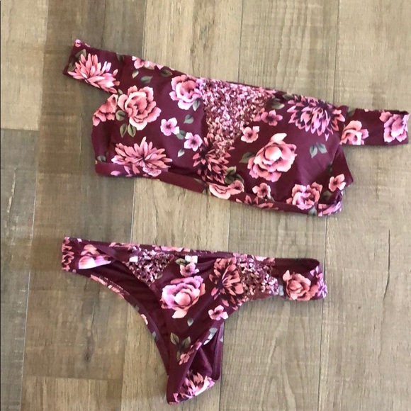 Cranberry bikini off shoulder - Picture 1 of 1